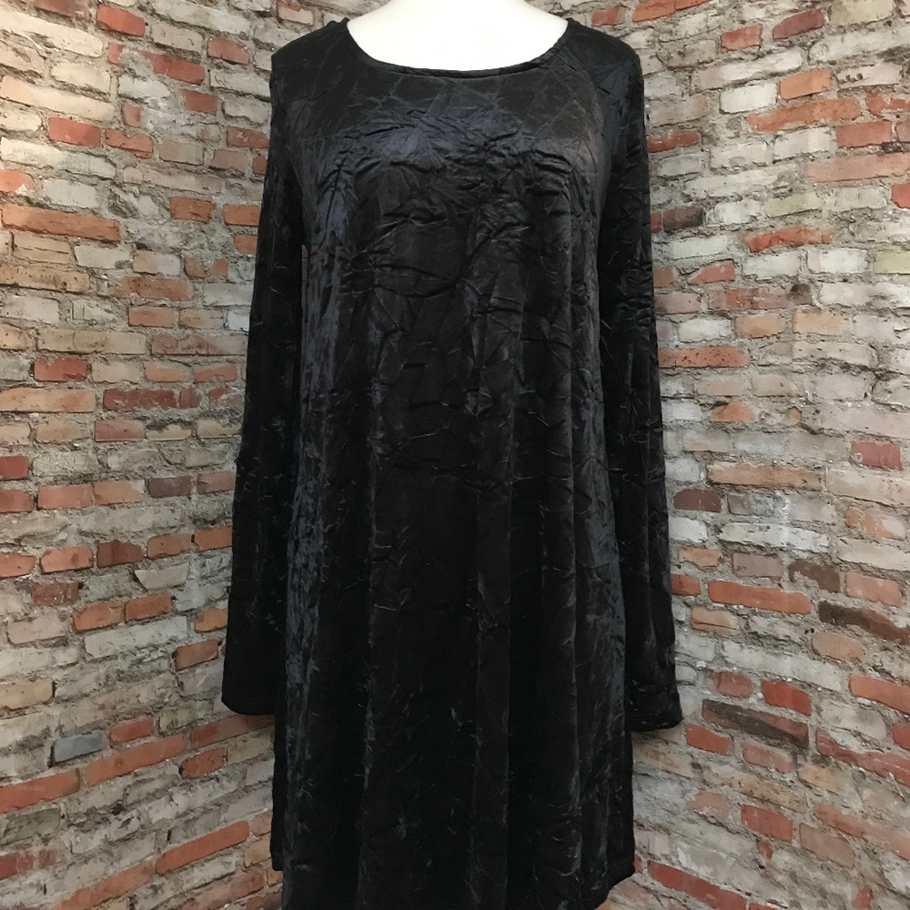 BLACK CRUSHED VELVET SHIFT DRESS
